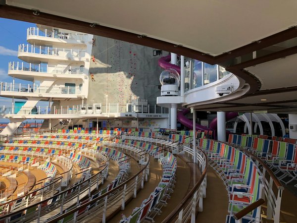 Quels sont les conseils pour un camping en région de steppe avec des enfants en bas âge?