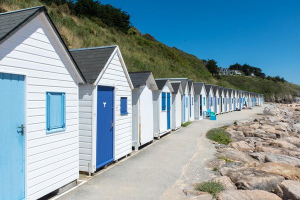 Peut-on trouver une location de vacances en Andalousie avec des cours de guitare flamenco et des visites de caves à vin?